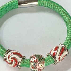 EUC Brighton Christmas Green Woodstock bracelet & 3 beads